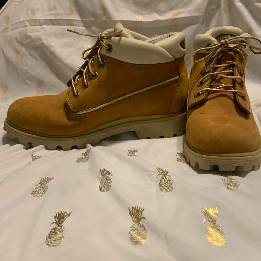Timberland women’s boots, tan and off white, Women’s size 10